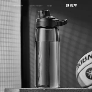 ขวดน้ำ Camelbak สีเทาพร้อมฝาพับด้านบน ปรับแต่งได้สำหรับงานกิจกรรมหรือการใช้งานขององค์กร