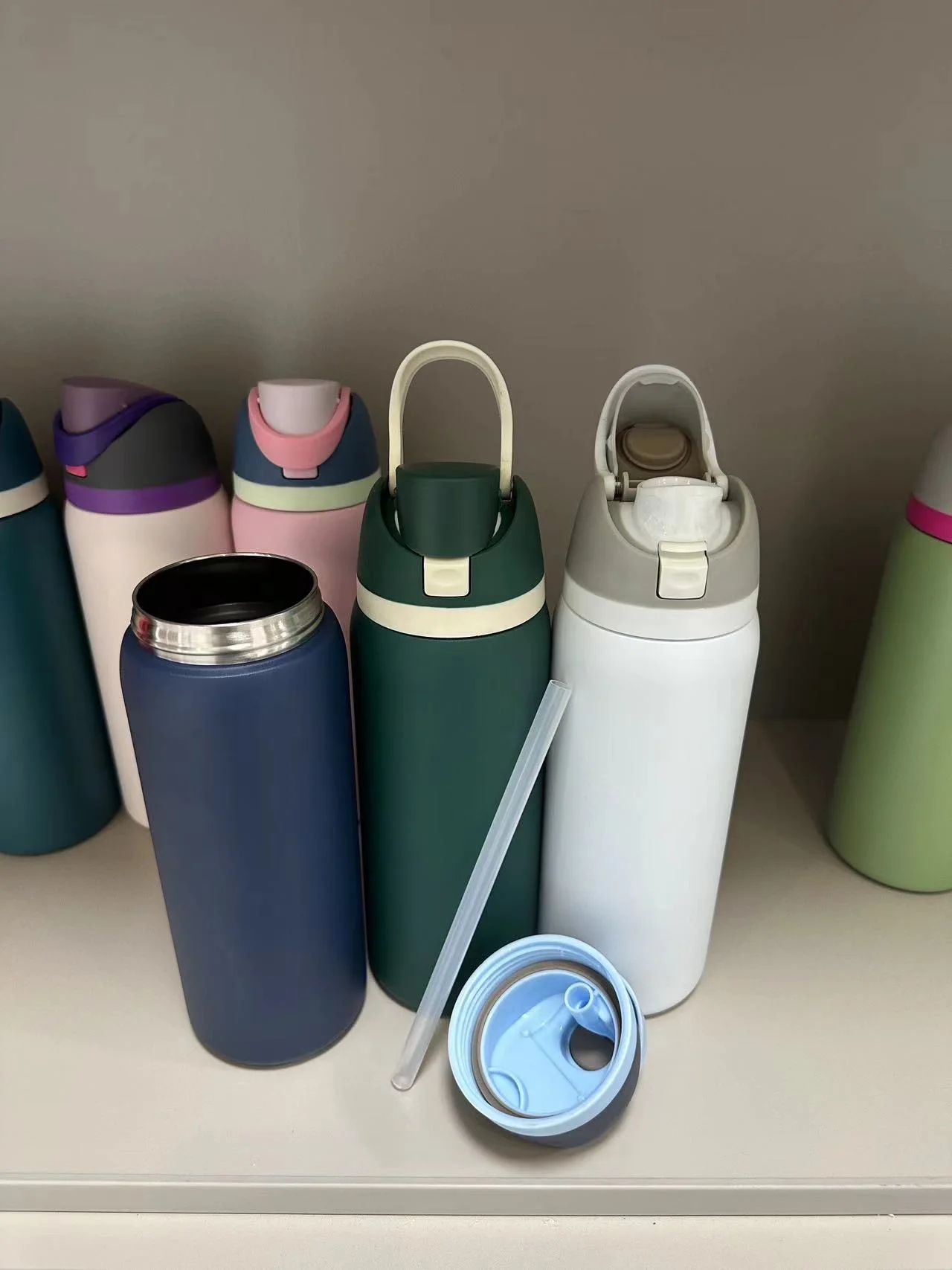 pilihan logo tersuai botol air owala hitam putih dan hijau untuk pesanan pukal