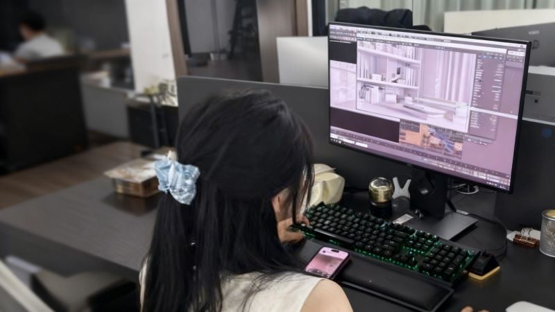 Strong Light-Logo Customization Capabilities for Corporate Gifts